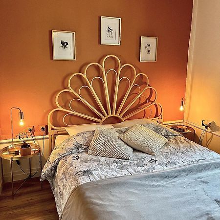 Charmant Logement & Terrasse Au Centre Historique 생클로드 외부 사진